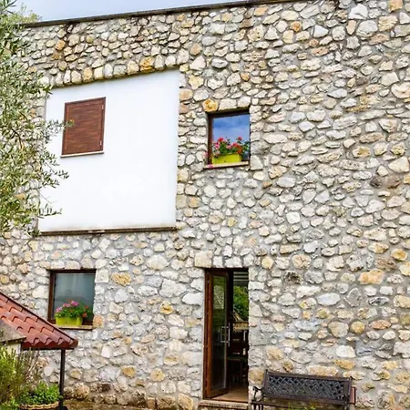 Casa vacanze Esclusivo Sul Fiume Nel Parco Del G. Sasso *