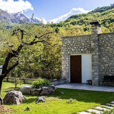 Casa vacanze Esclusivo Sul Fiume Nel Parco Del G. Sasso